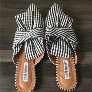New without tags cloth bow black and white womens flats.